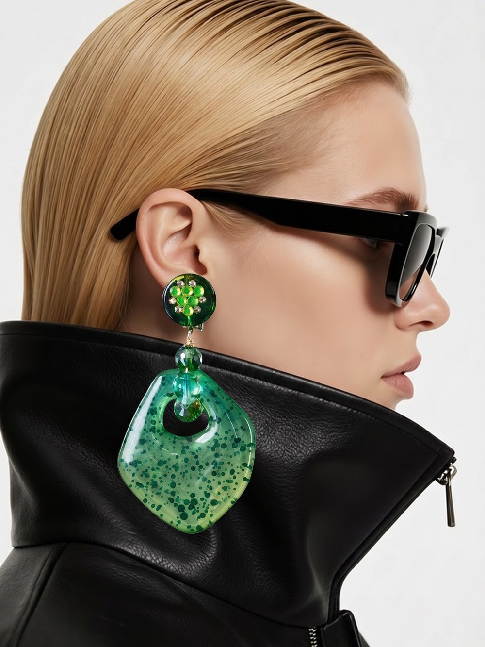 Antreina's Large Green Clip-on Earrings